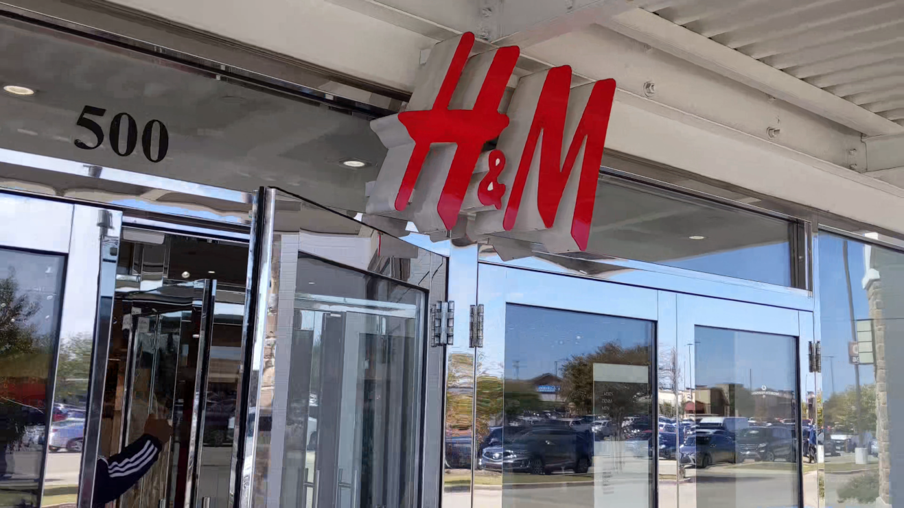 Focus on signage as customers enter the H&M store in outdoor premium outlet mall