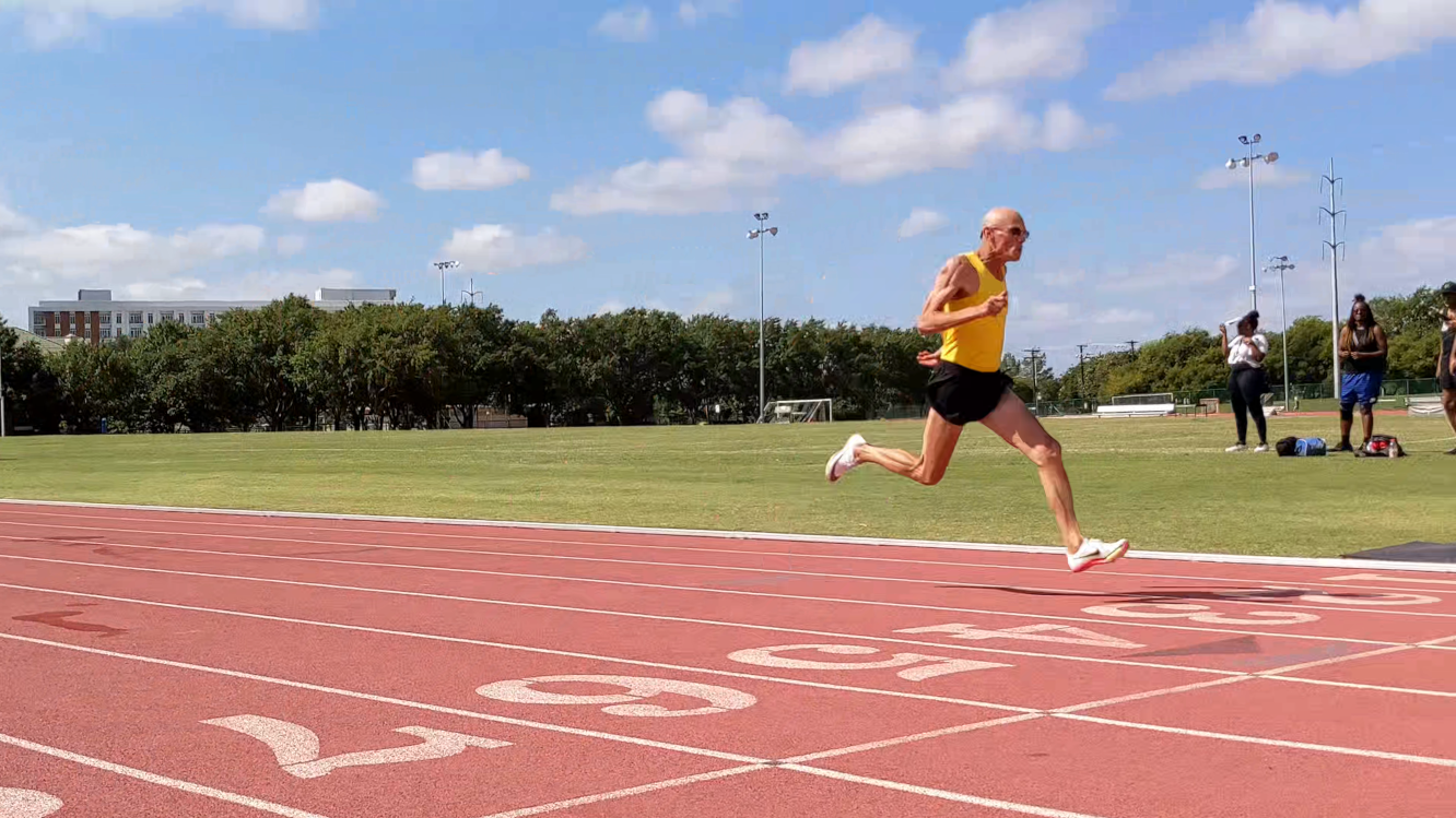 Masters-Senior 100m male sprinter with great running form wins easily