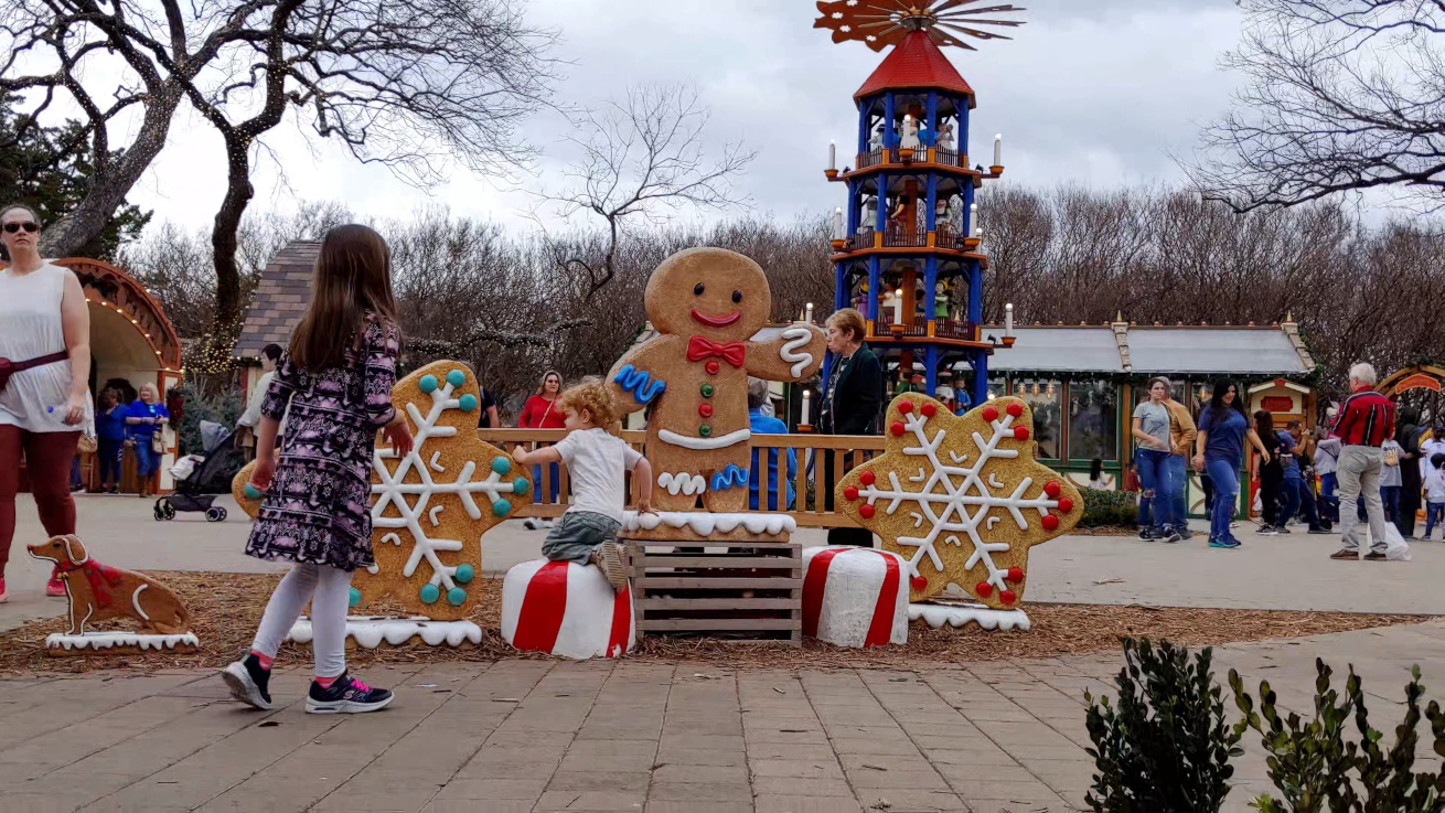 Huge gingerbread man & snowflake cookies provide Christmas photo setting