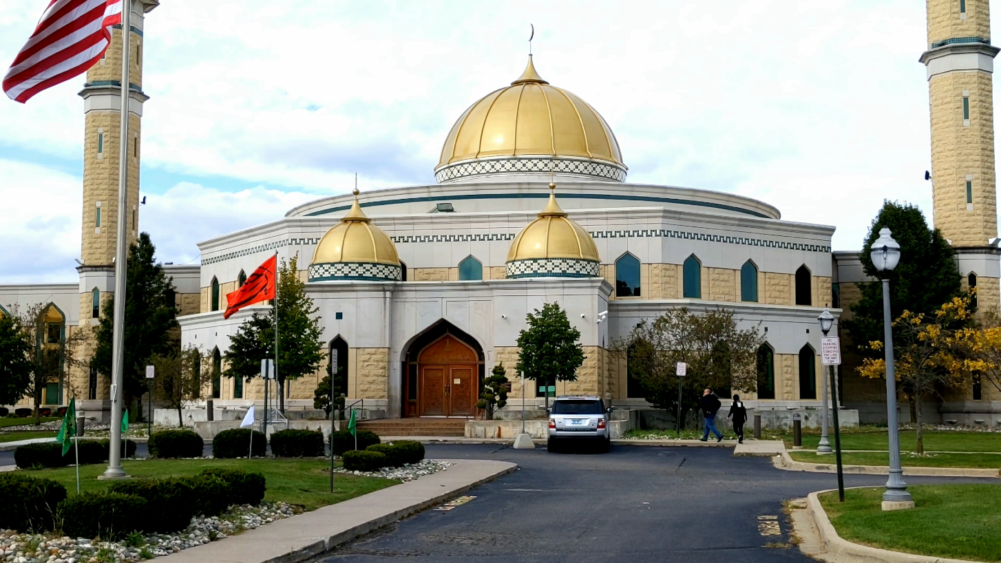 Zoom out of the largest mosque in North America, the Islamic Center of America.